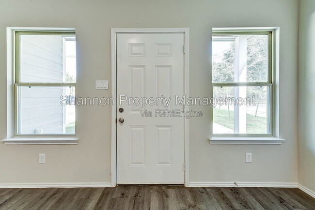Building Photo - 407 E Avenue G