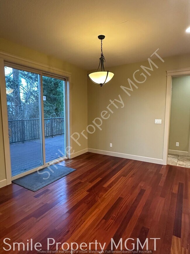 Building Photo - single house