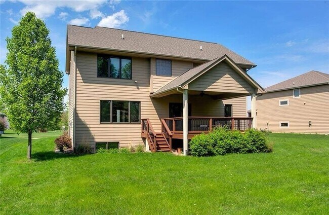 Building Photo - Spacious 5BR House in Johnston