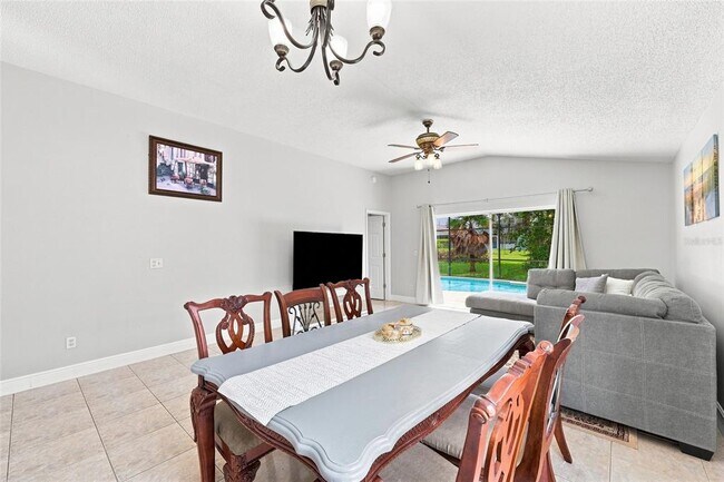 Building Photo - 2537 Chatham Cir