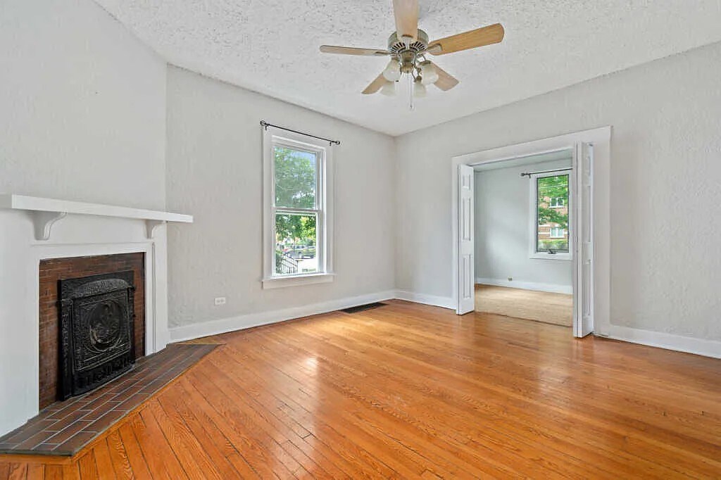 Living Room - 117 N West St