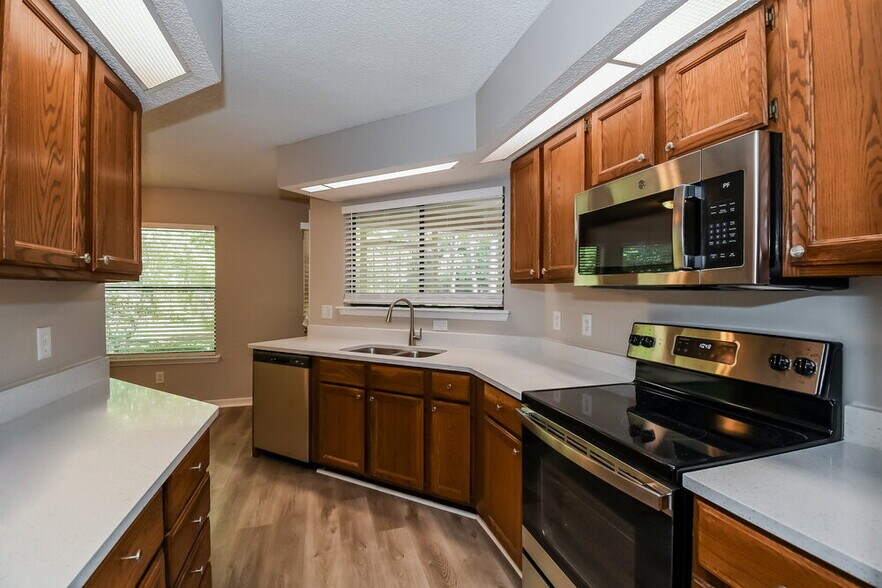 Building Photo - 10364 Windfern Ct N