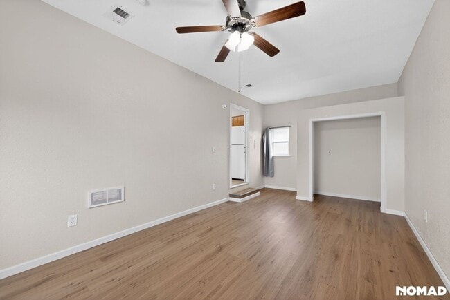 Building Photo - 4448 Lake Mead Dr