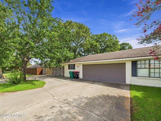 Building Photo - 128 Pigeon Loop