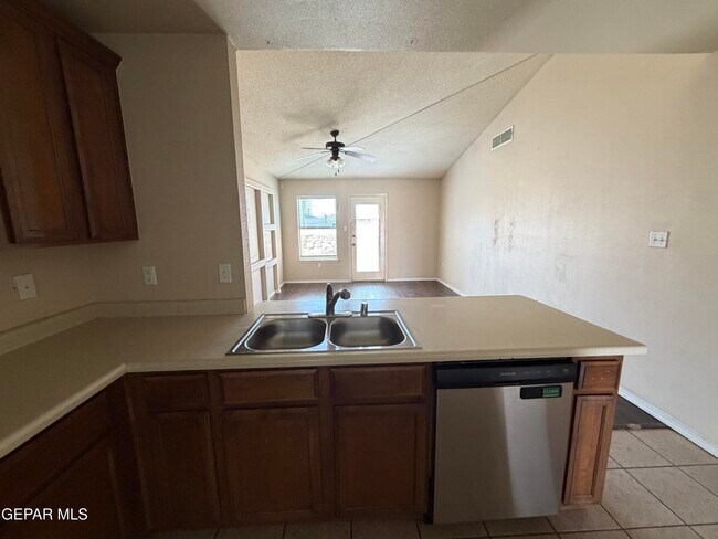 Building Photo - 6229 Lovebird Ln