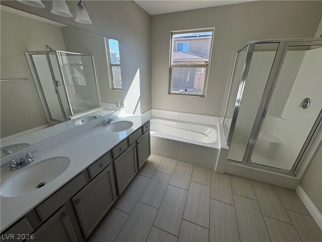 Building Photo - 1051 E Sunset Rd