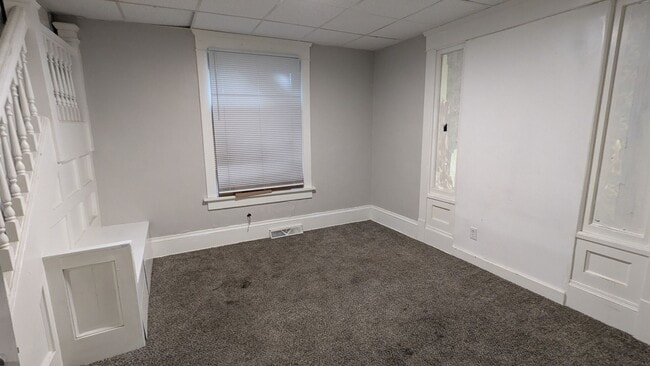 Building Photo - 916 6th St NW