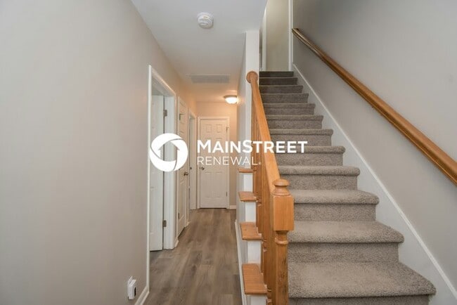 Building Photo - 4 Bedroom Pet-Friendly Home in INDIANAPOLIS, IN with Main Street Renewal