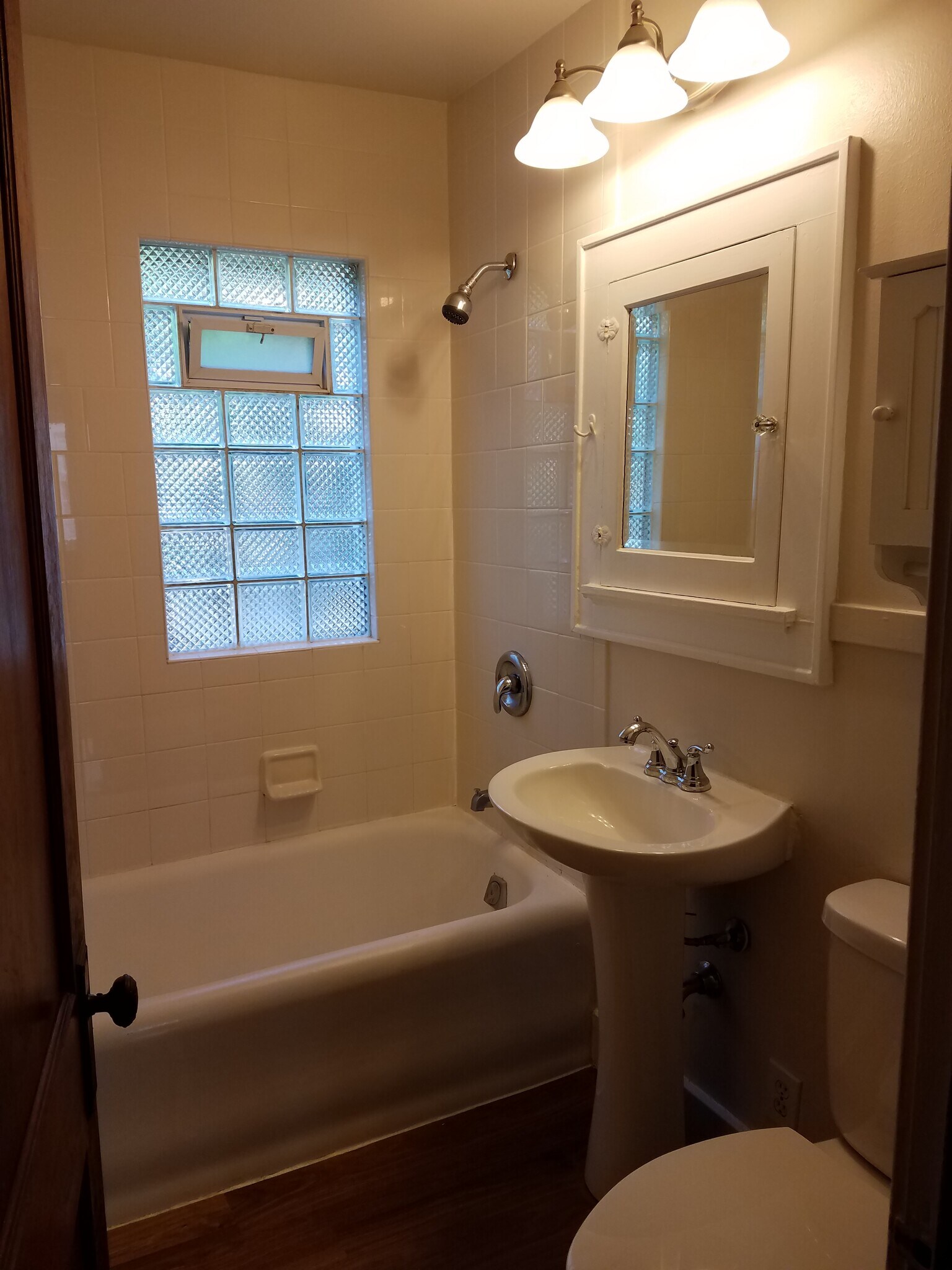 Building Photo - 1255 Elm Lawn St