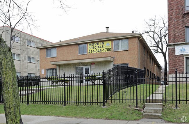 Primary Photo - 3110 W Wells St