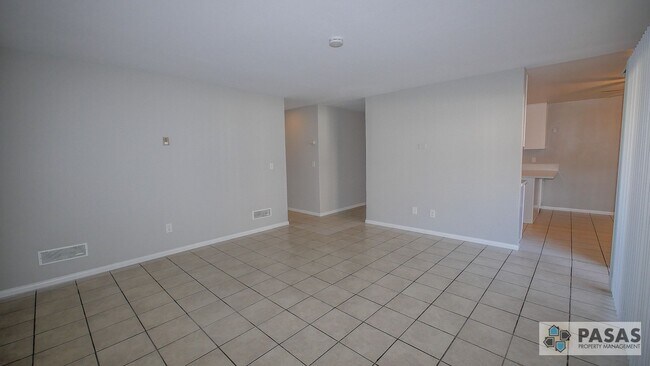 Building Photo - 1st Floor Remodeled Condo