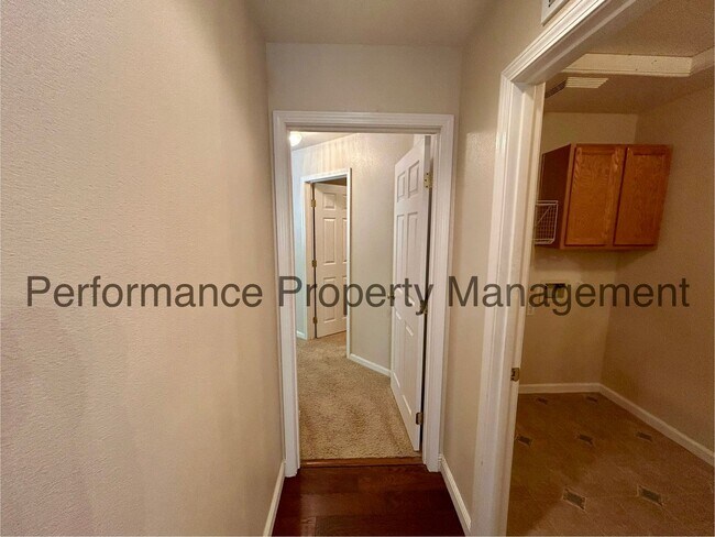 Building Photo - Stunning 3 Bed/2 Bath NW Bakersfield Home ...