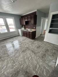 Building Photo - 168 Oak St