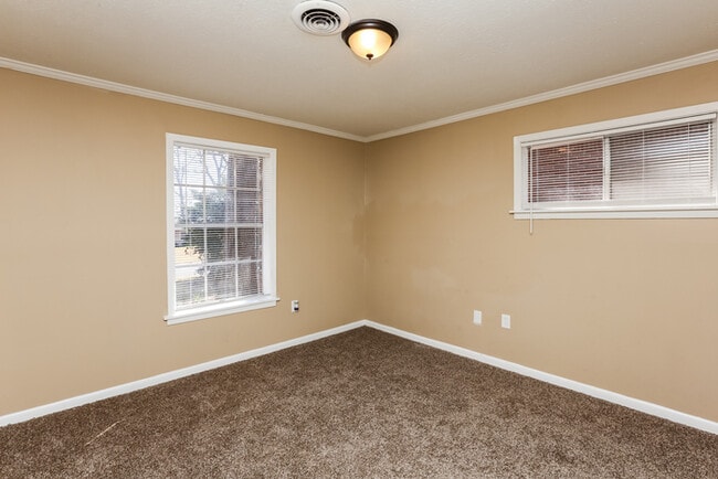 Building Photo - 1008 Tanglewood Dr
