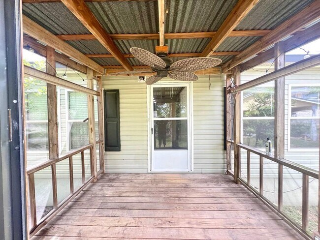 Building Photo - 112 S Fitzwilliams Ln
