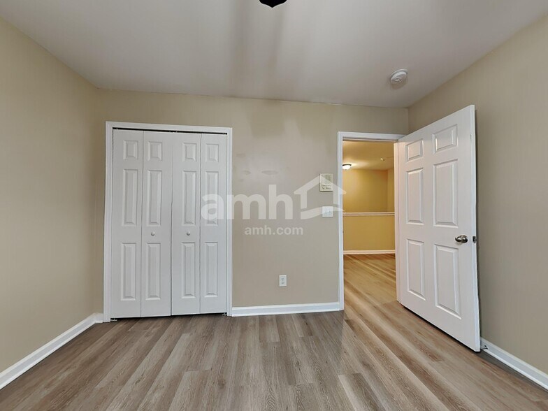 Building Photo - 6859 Coopers Hawk Trl