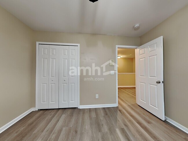 Building Photo - 6859 Coopers Hawk Trl