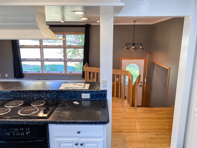 Building Photo - 1606 S Lake Irving Dr SW