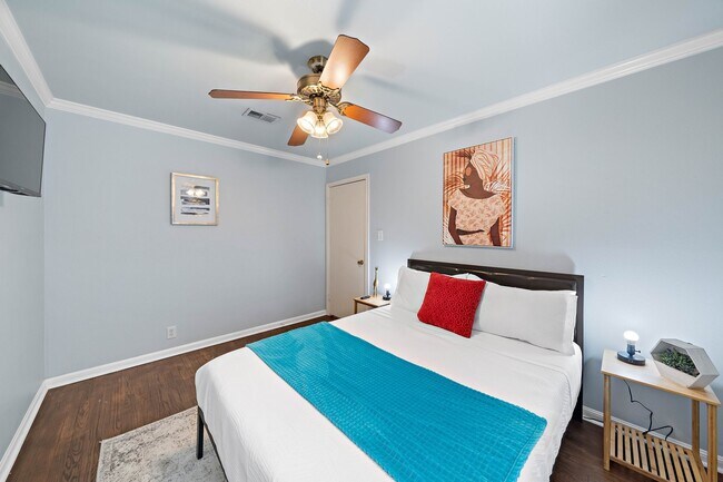 Building Photo - 1825 Locksford St