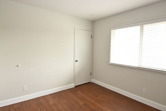 Building Photo - Walk to Japantown,  Updated 2 / 2.5, Cat &...