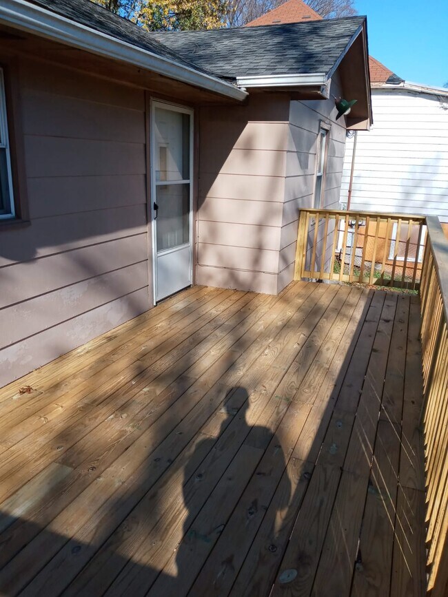 Building Photo - 2638 Summit Ave