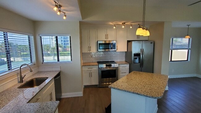 Building Photo - Oceanfront Poolside 2/2 Condo