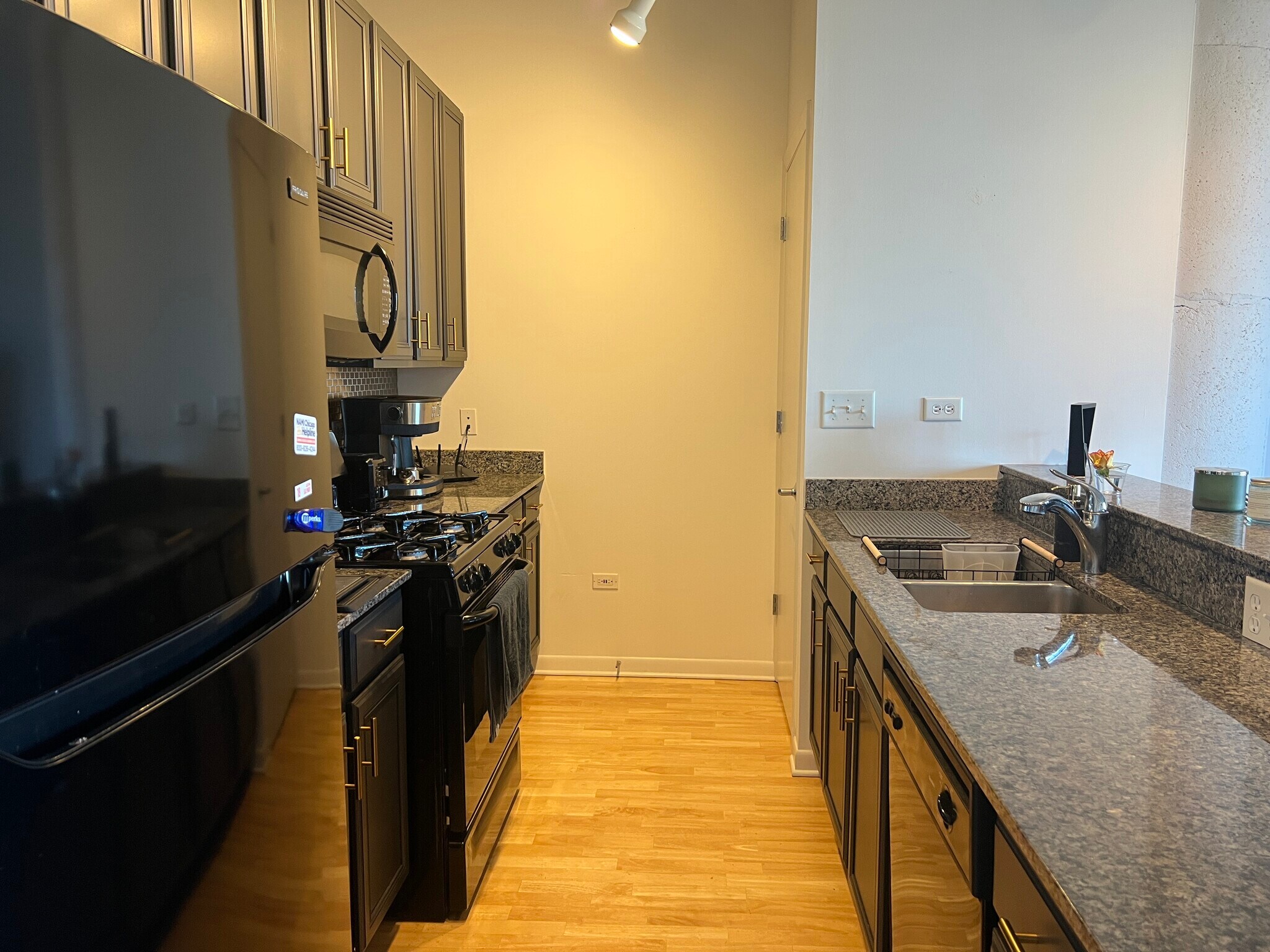 Building Photo - 1550 S Blue Island Ave