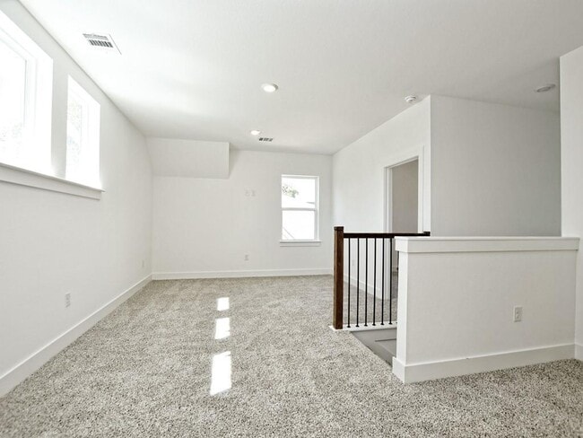 Building Photo - 402 Zennia St