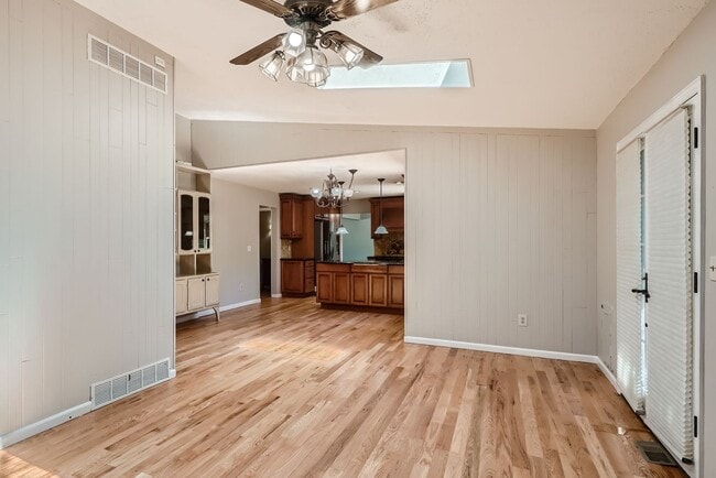 Building Photo - Stunning Home by Arapahoe Lake