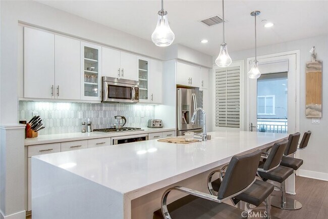 Building Photo - 10 Brownstone Way