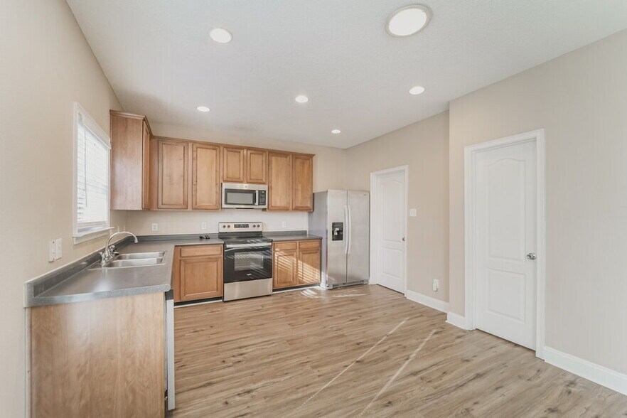 Building Photo - 712 Winborne Ave SW