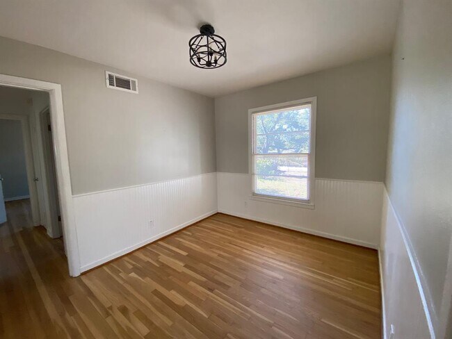 Building Photo - 1818 S 39th St