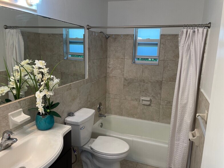 Building Photo - 627 92nd Ave N