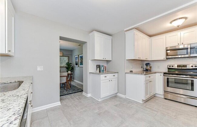 Building Photo - 4201 Seaforth Dr