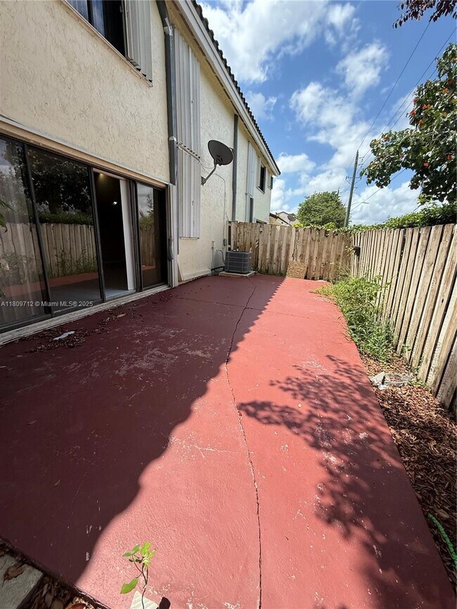 Building Photo - 3208 San Remo Cir