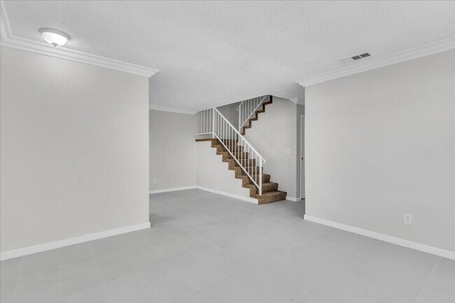 Building Photo - Beautiful 2 BD | 2 Bath