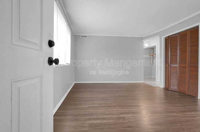 Building Photo - 2872 Howey Rd