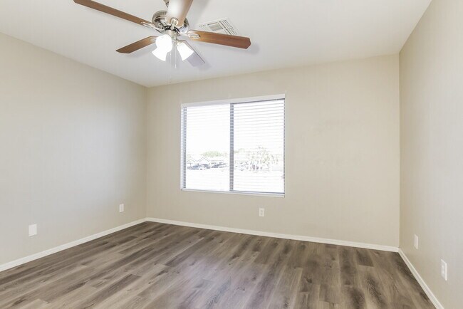 Building Photo - 1410 E June St