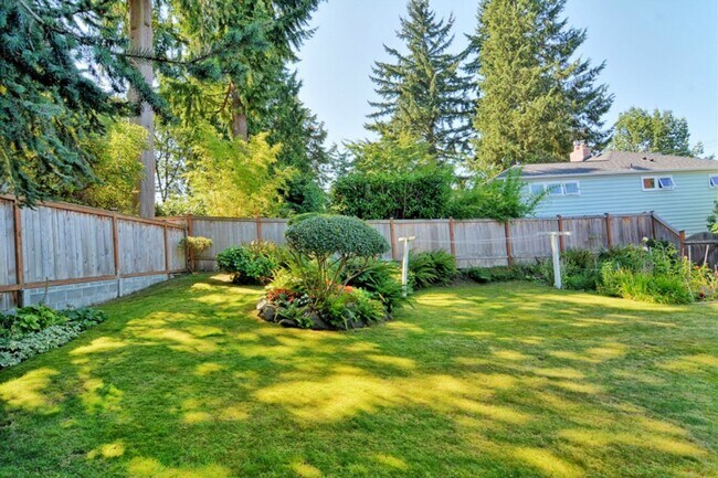Building Photo - 2BR/1.75BA Wedgwood Home with Bonus Room and Large Backyard