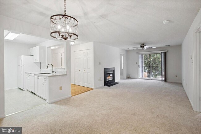 Building Photo - 10012 Vanderbilt Cir