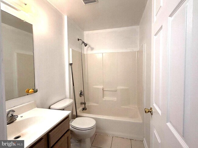 Building Photo - 101 Goldenrod Ln