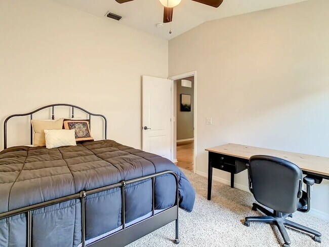 Building Photo - "Spacious 4-Bedroom Haven with 2 Full Baths in Brandon, FL – Your Dream Home Awaits!"