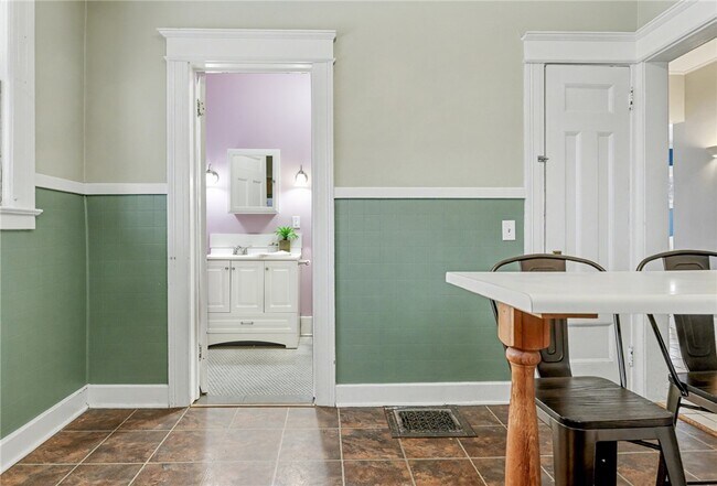 Building Photo - 30 Shepard St