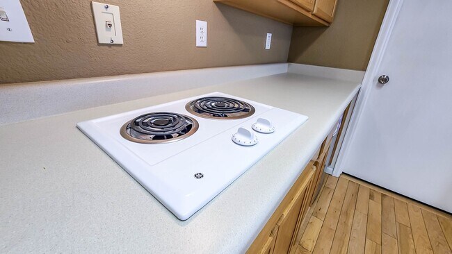 Building Photo - $960- Studio/1BA Close to Downtown Colorado Springs