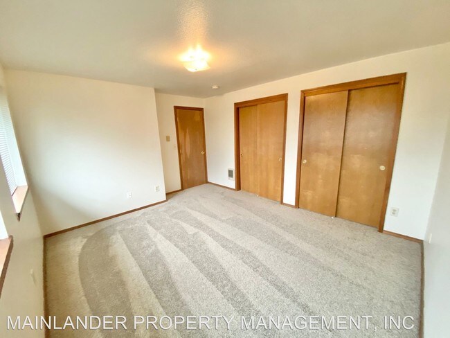Building Photo - 17430-17464 SE 82nd Dr