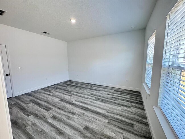 Building Photo - 455 Marion Oaks Dr