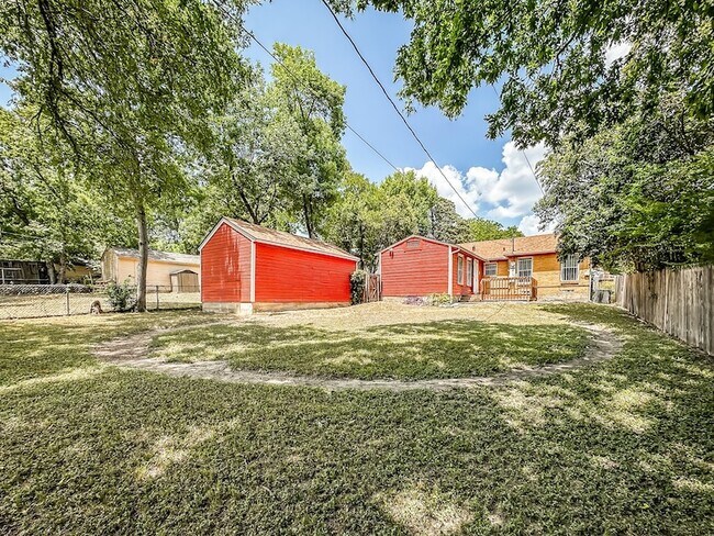 Building Photo - 6340 Parkdale Dr