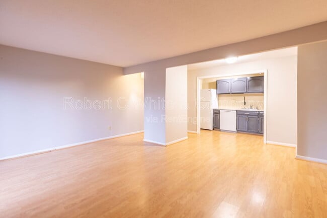 Building Photo - 7 F Country Squire Dr