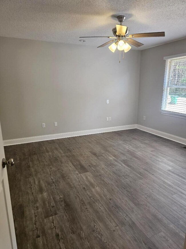 Building Photo - 134 Rolling Dr