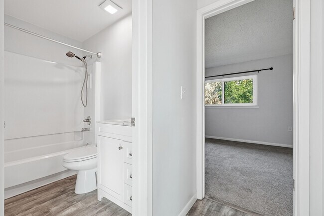 Building Photo - 7 Marina Cove Dr